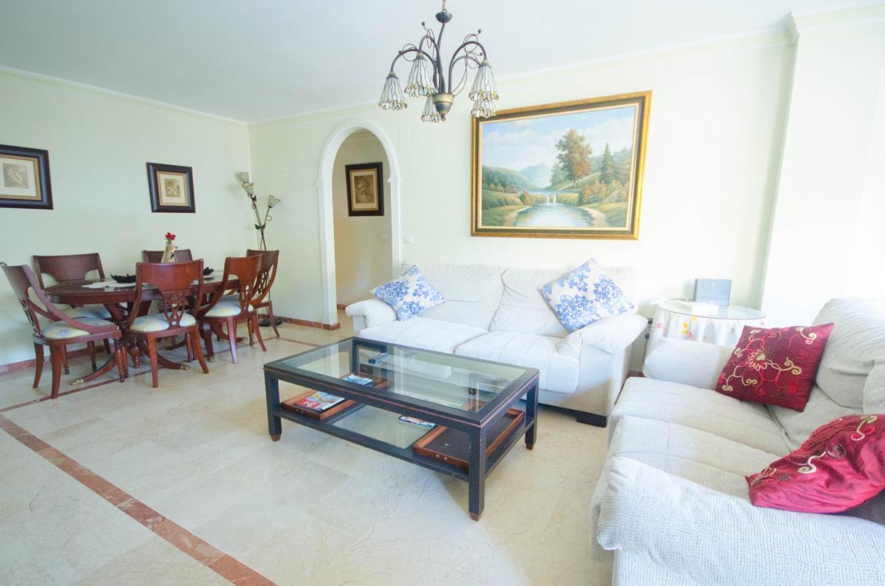 Aparment Neptuno- Located On The Promenade A Few Metres From The Beach. Estepona Buitenkant foto