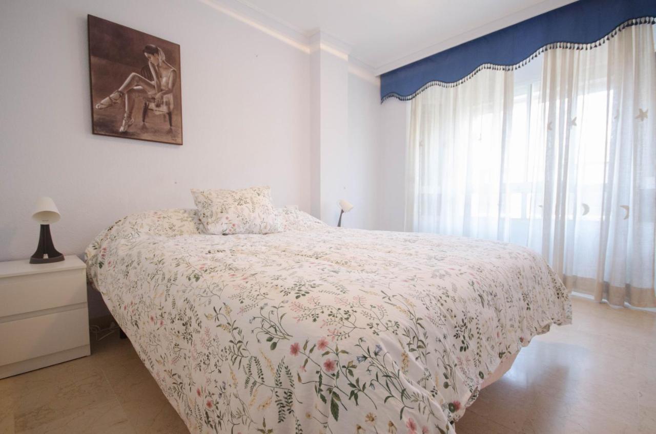 Aparment Neptuno- Located On The Promenade A Few Metres From The Beach. Estepona Buitenkant foto