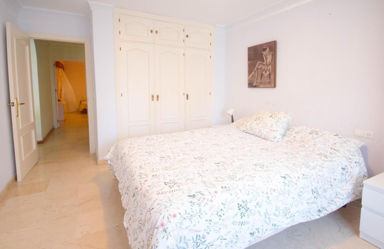 Aparment Neptuno- Located On The Promenade A Few Metres From The Beach. Estepona Buitenkant foto