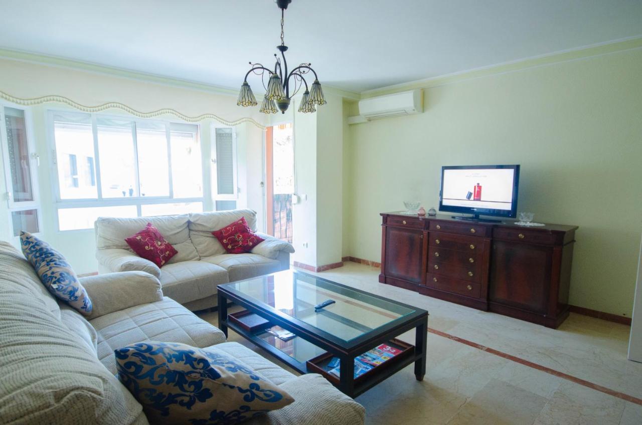 Aparment Neptuno- Located On The Promenade A Few Metres From The Beach. Estepona Buitenkant foto