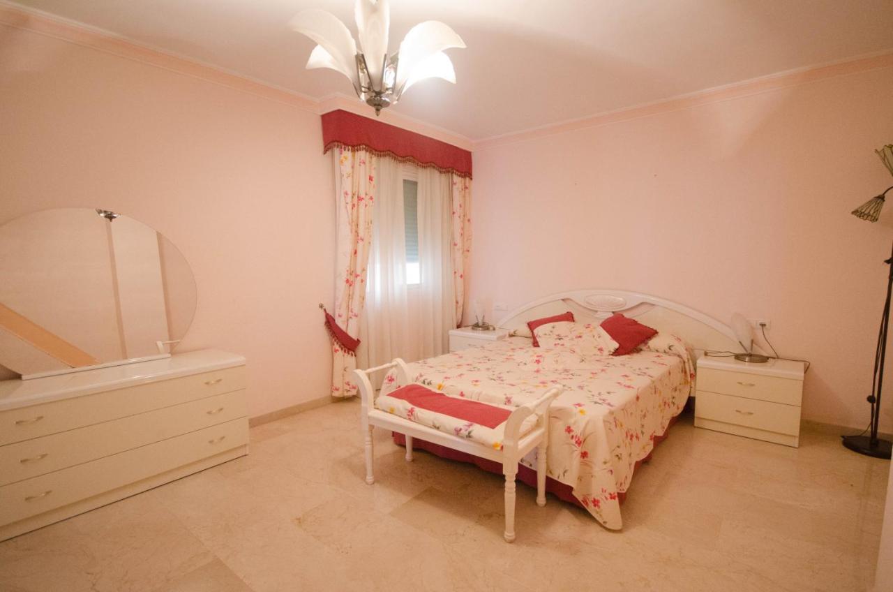 Aparment Neptuno- Located On The Promenade A Few Metres From The Beach. Estepona Buitenkant foto